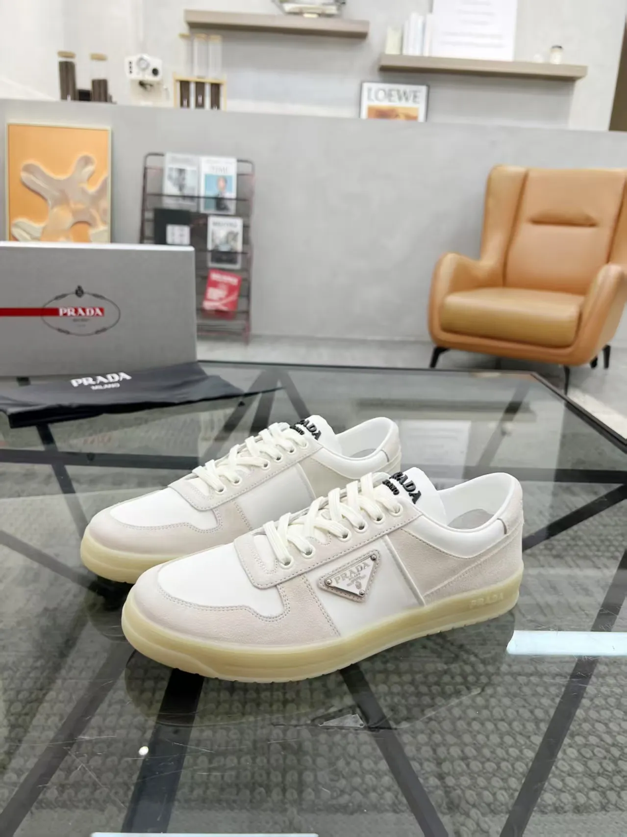 Factory P420💰Prada new men's leather sports shoes, the highest version on the market, any comparison is welcome🆚! The original leather has excellent texture and is super high-end! Fetal sheep net lining imported from Italy, removable pad! Luxurious materials and fine workmanship, highly recommended! Code number: 38--45